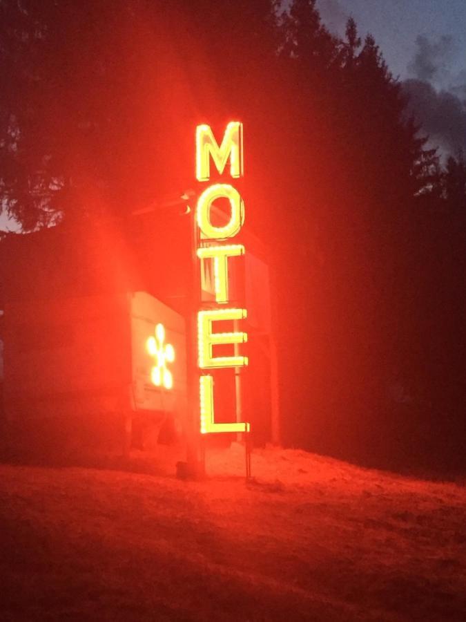 Piekalne Hotel Kalniesi Luaran gambar